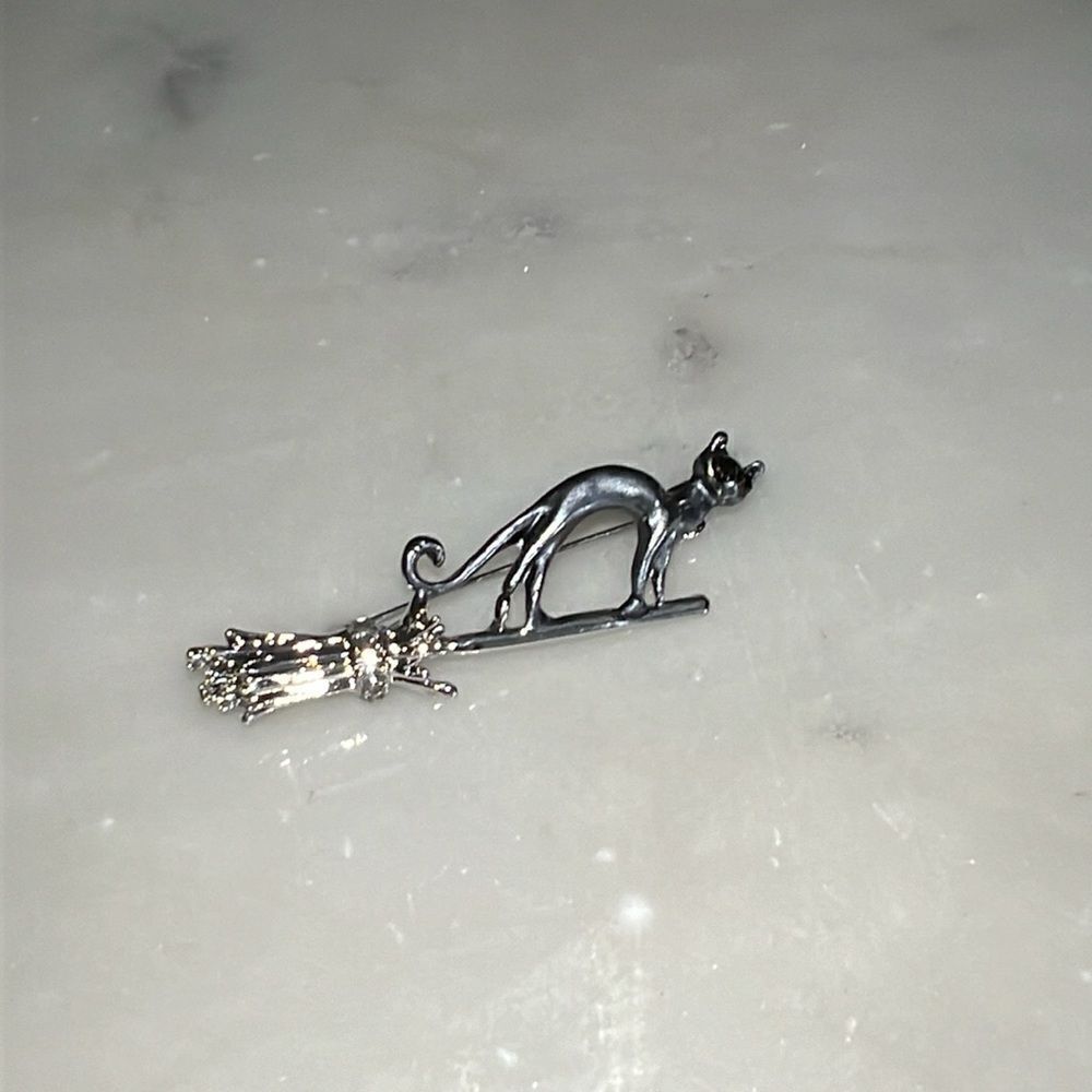 Cat on a broomstick brooch pin silver gray enamel rhinestones